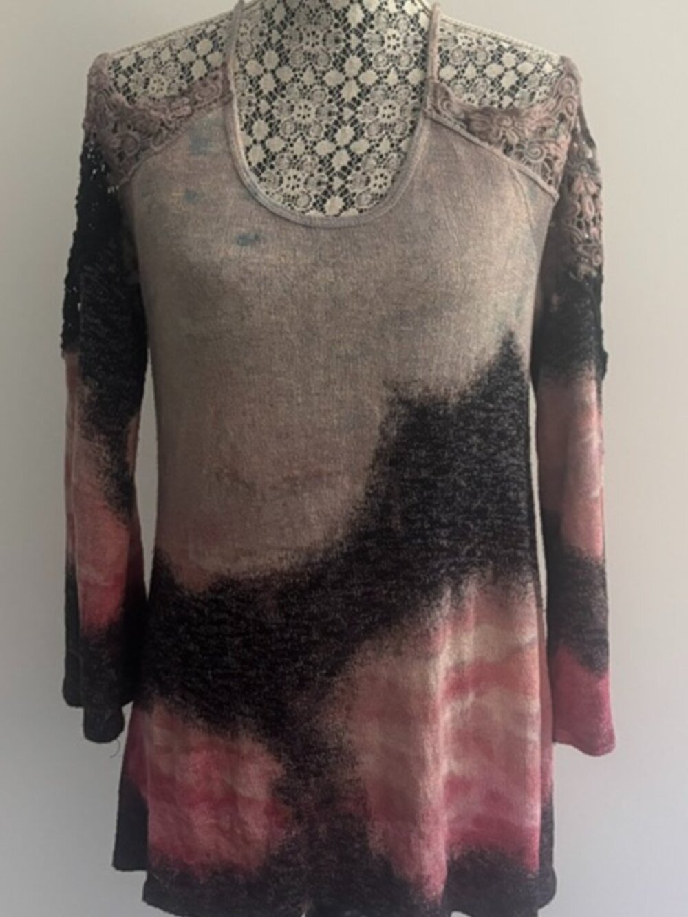 NWT Cold Shoulder Tie-Dyed Long Sleeve Tunic Sweater - Medium